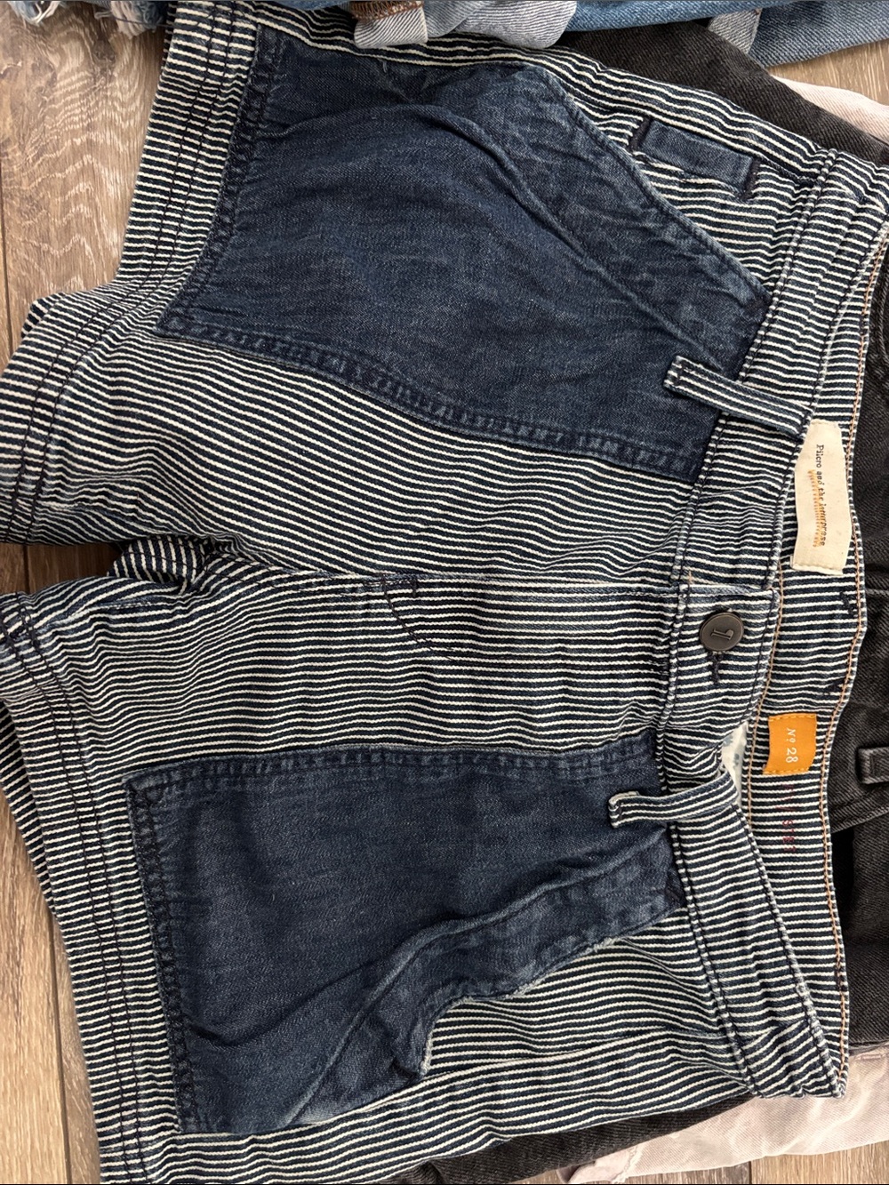 (7) pairs of Size 28/6 women’s shorts LOT - Picture 2 of 8